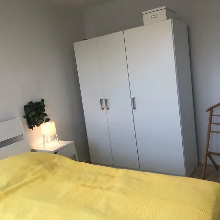 Zentrale Neu Renoviert Lejlighed *